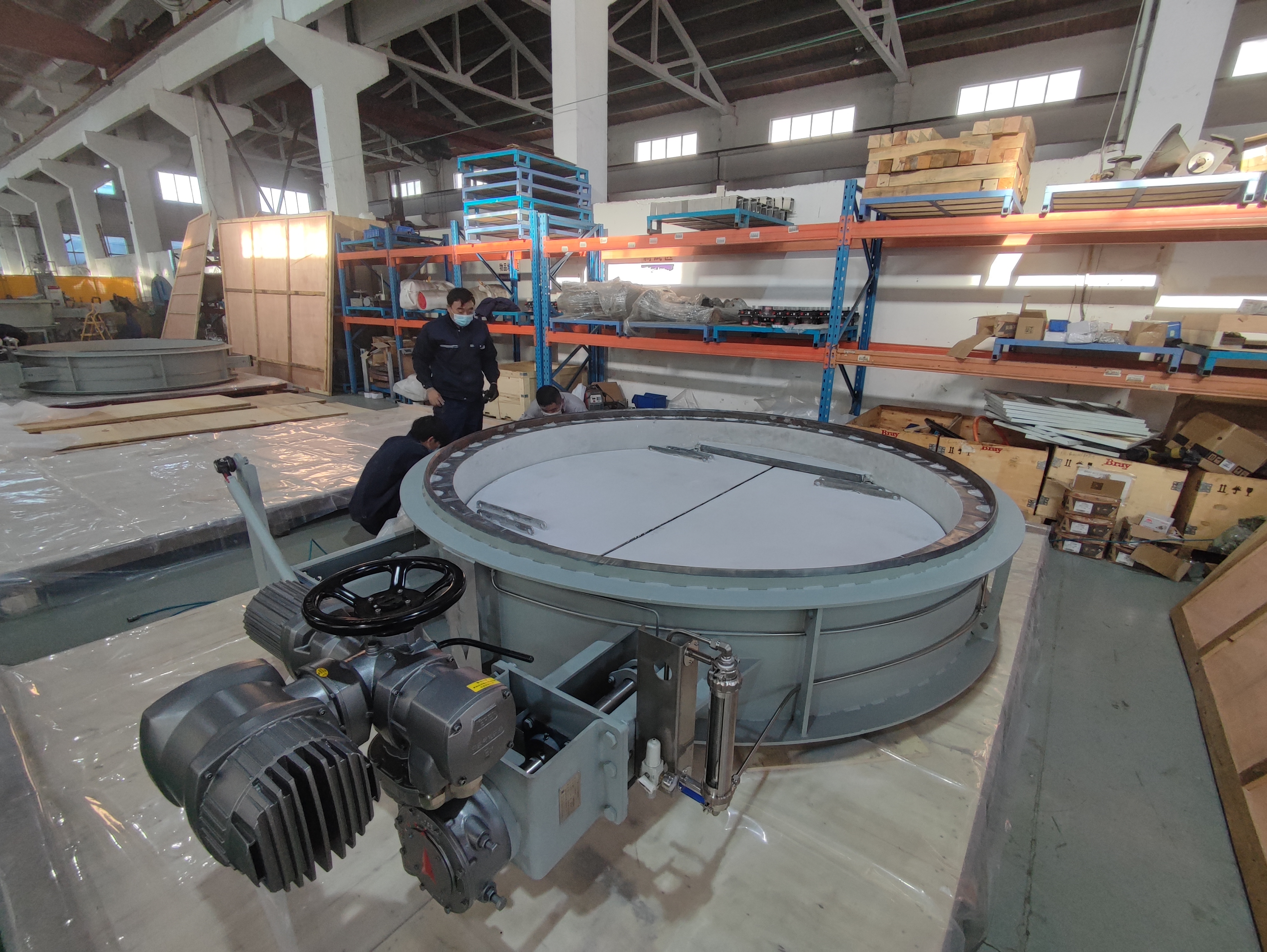 Round electric flue butterfly damper with lining equipped with an electric actuator used for isolating high temperature flue gas in power plant desulfurization systems