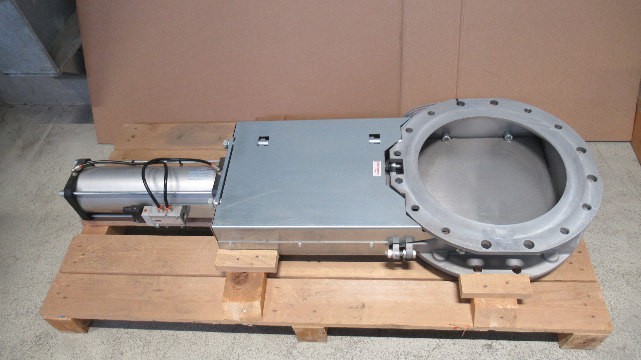 The round flange stainless steel pneumatic guillotine isolation damper is done equipped with a pneumatic actuator zero leak design used for isolating dust and flue gas ducts